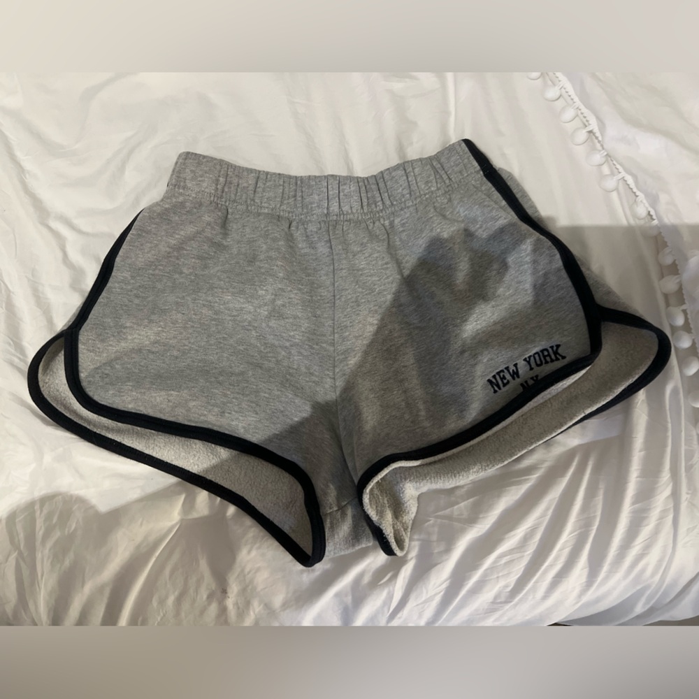 BRANDY MELVILLE New York Shorts